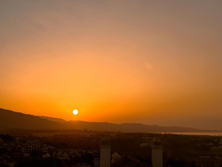 Appartamento Oceanview Luxury Penthouse Estepona Esterno foto